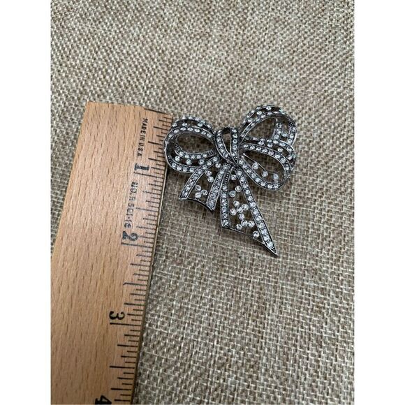 Vintage Joan Rivers Bow Clear Rhinestone Broach Mint Condition - Picture 3 of 8